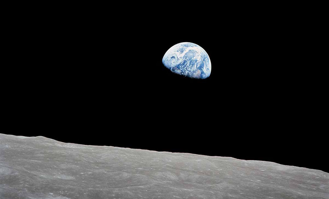 earthrise from moon apollo