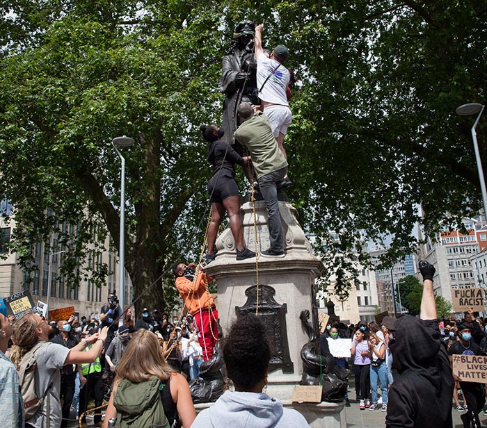 Bristol, UK, 7th June 2020. ‘Black Lives Matter’ protestors pull down the statue of Edward Colston