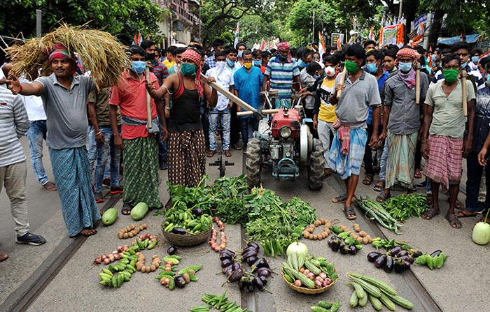 Indian farmers take vegetables to a rally at the Trinamool Congress Student cell