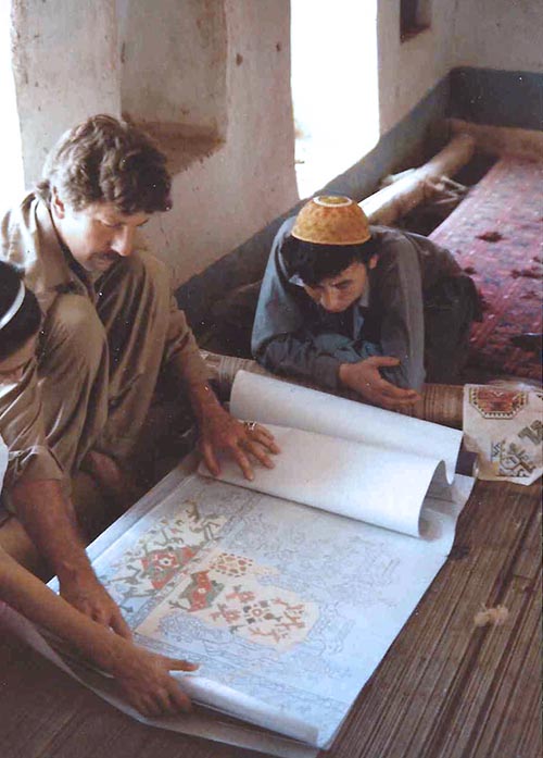 Robert discussing carpet designs in the Sawabi refugee camp near Peshawar, Pakistan
