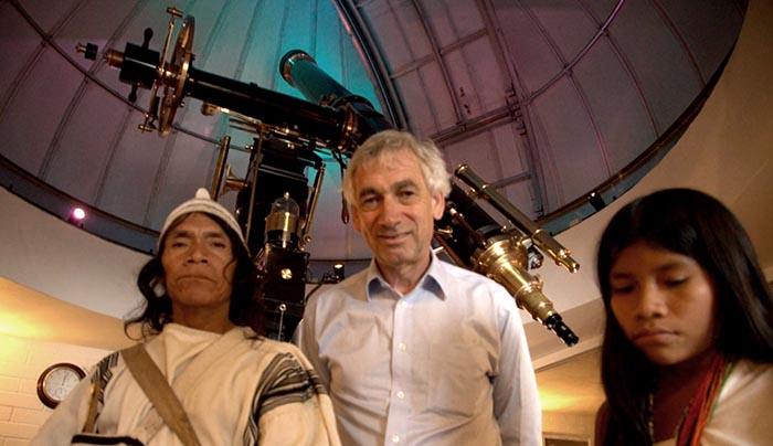 The Kogi ambassador Shibulata and his wife with the astronomer Richard Ellis in London